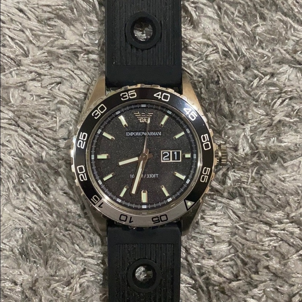 Watch - Picture 2 of 3